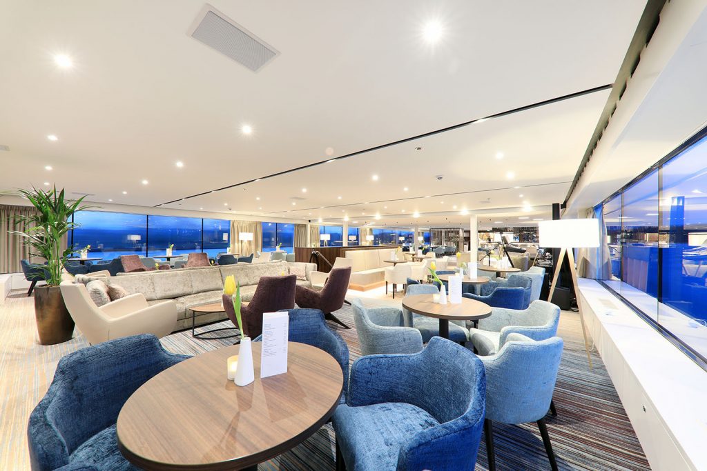 Bar and Lounge