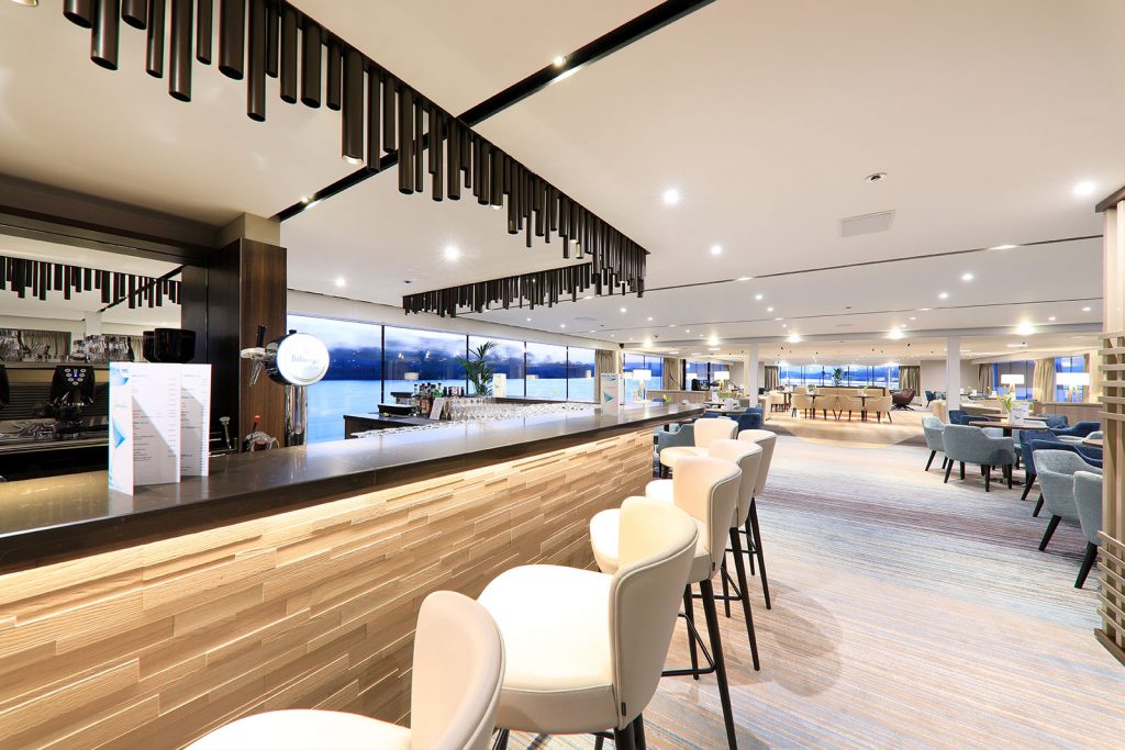 Bar and Lounge