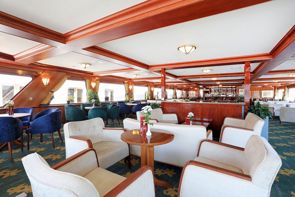 Bar and Lounge