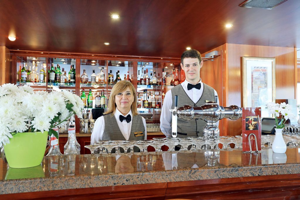 Bar and Lounge