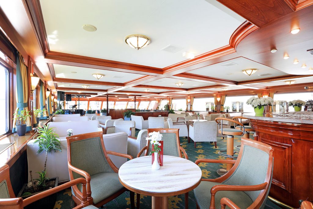 Bar and Lounge