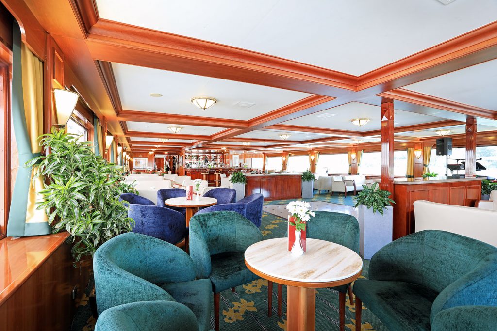 Bar and Lounge