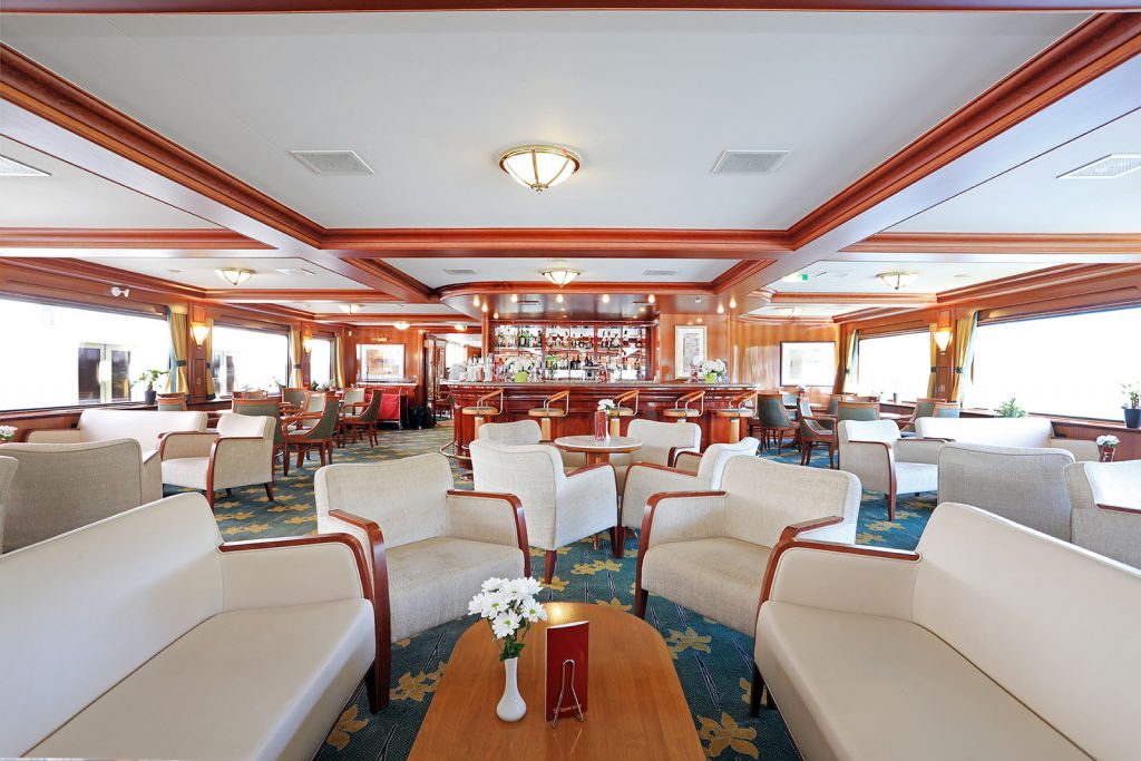 Bar and Lounge