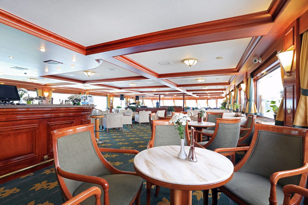 Bar and Lounge