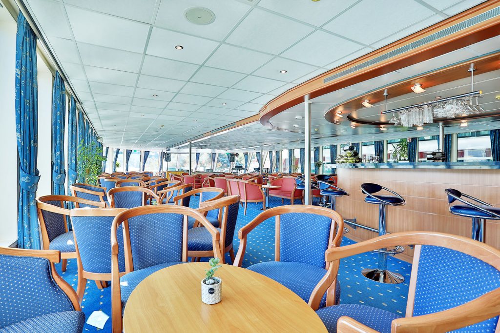 Bar and Lounge