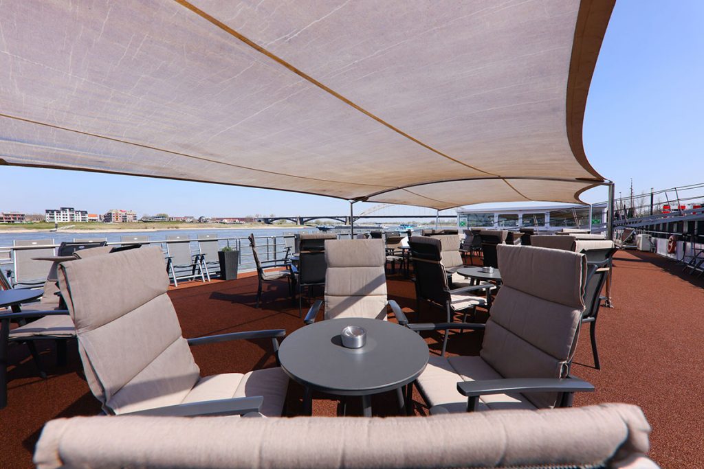 Sun deck