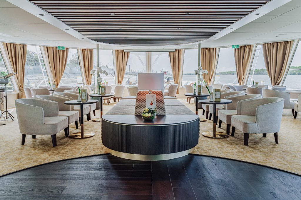 Bar and Lounge