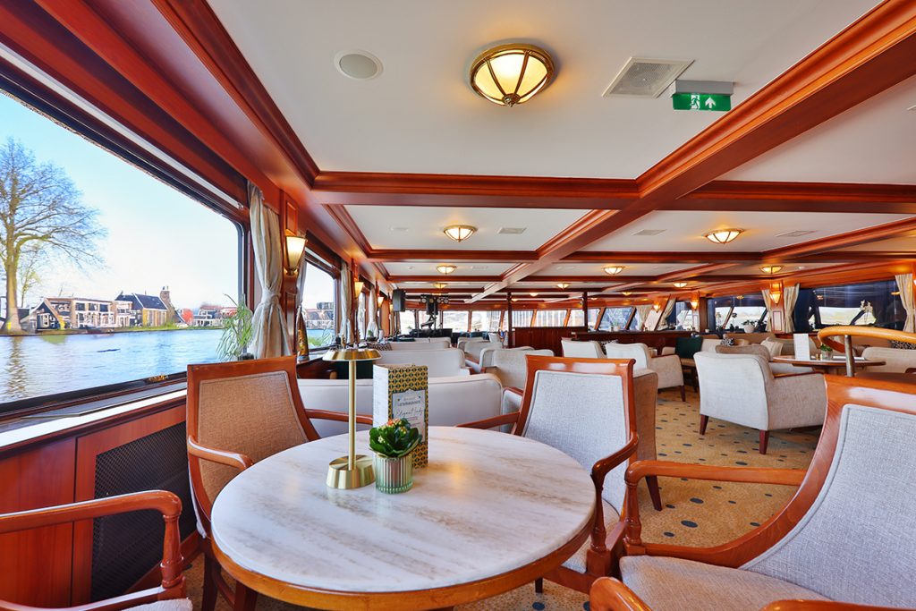 Bar and Lounge