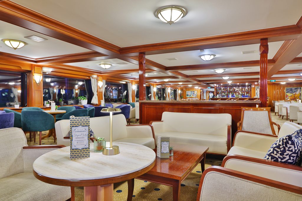 Bar and Lounge