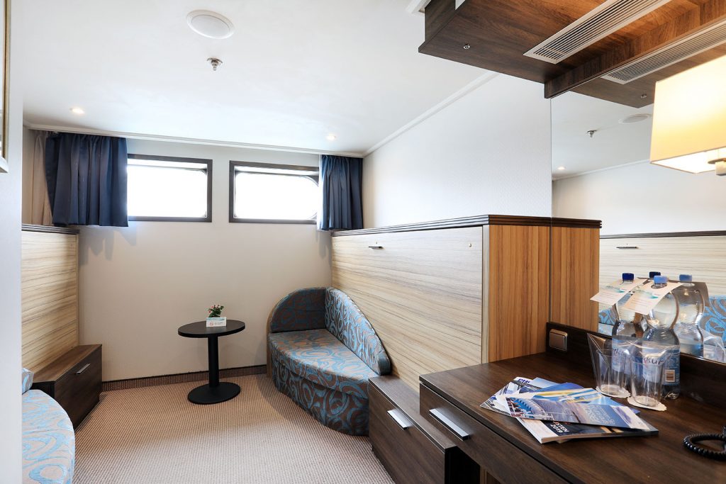2-bed cabin Main deck
