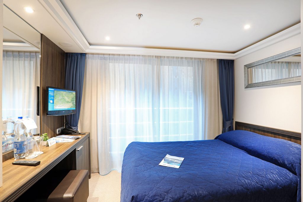 Double cabin Upper deck